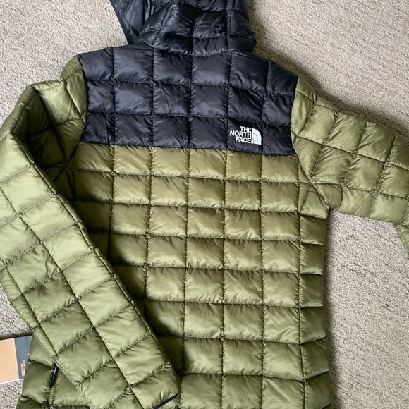 The North Face Women’s Jacket - Picture 2 of 5